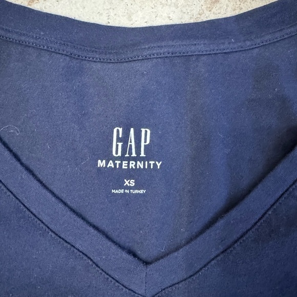 NWOT gap navy maternity v neck tshirt - Picture 2 of 2